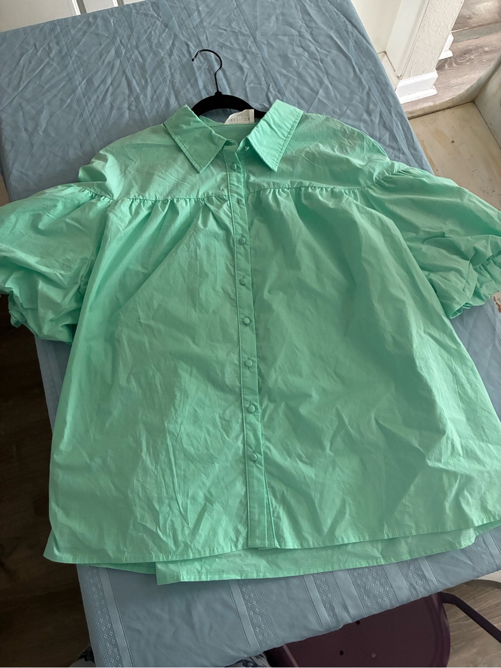 Women’s 2X Mint Button-Up Puffed Sleeve Shirt